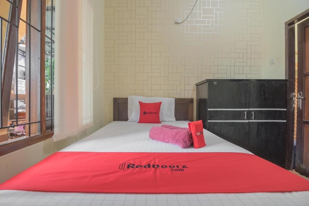 Reddoorz Near Sepinggan Airport Balikpapan 2 Hotel Kültér fotó