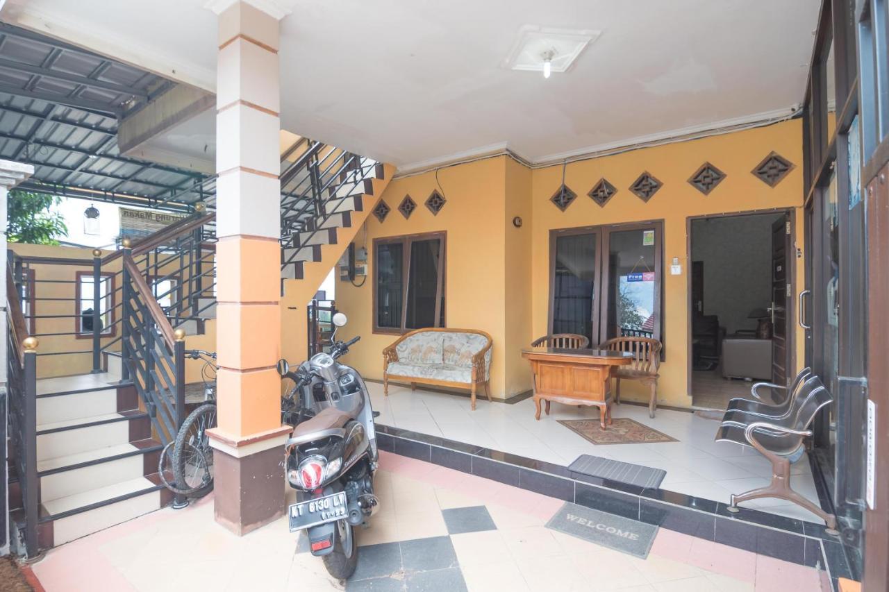 Reddoorz Near Sepinggan Airport Balikpapan 2 Hotel Kültér fotó