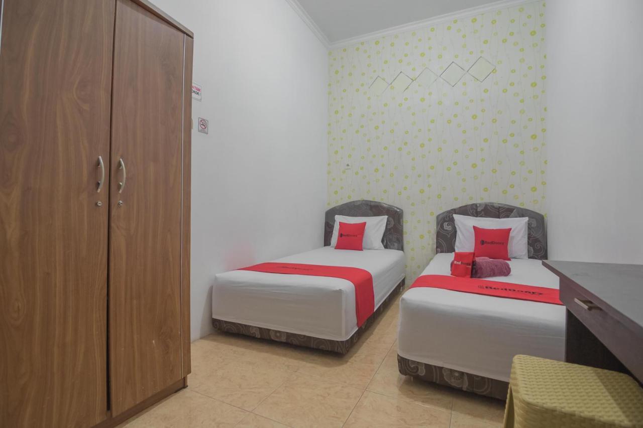 Reddoorz Near Sepinggan Airport Balikpapan 2 Hotel Kültér fotó